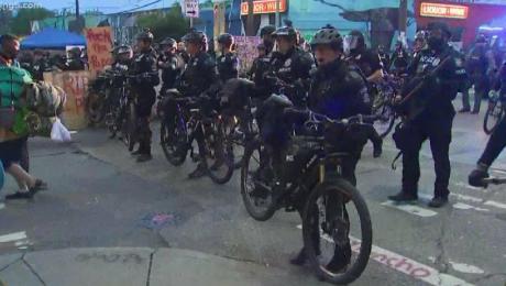 Biciklis rendőrök mentek neki a seattle-i anarchistáknak